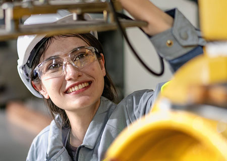 maintenance-technician-with-vr-training-vr-headset-included
